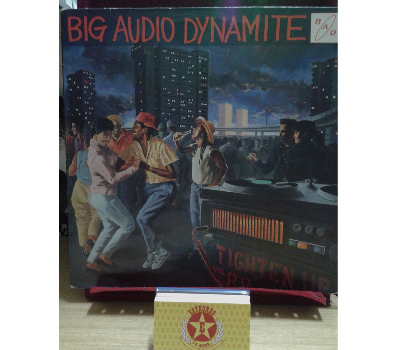 Disco de Vinil Big Audio Dynamite Tighten Up Vol 88 Prensagem Nacional Pouco uso