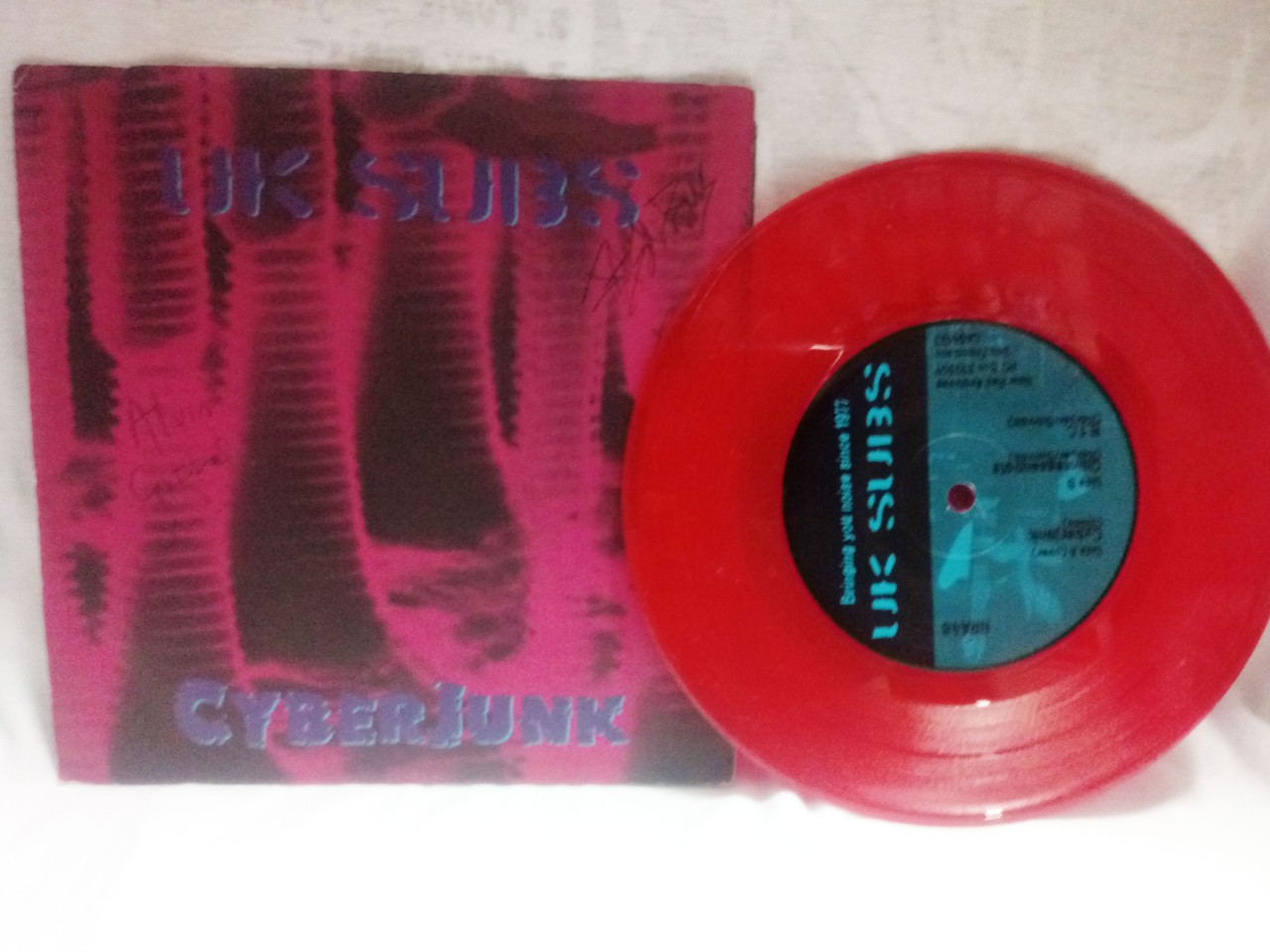 disco de vinil, COMPACTO 7 POLEGADA , UK SUBS, 4 MUSICAS ,cyber junk, vinil colorido, autografado, numerado